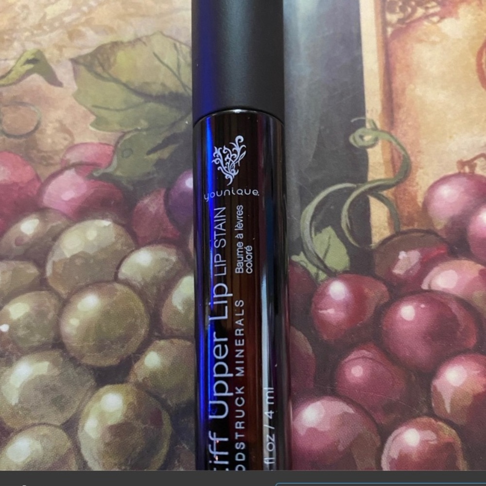 Younique Lip Stain - Social NIB